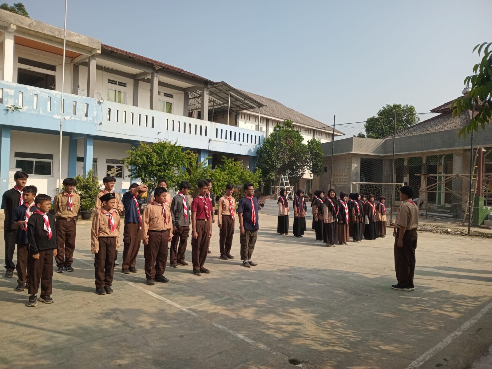 Latihan Perdana Pramuka TIBS: Membangun Karakter, Menumbuhkan Kebersamaan